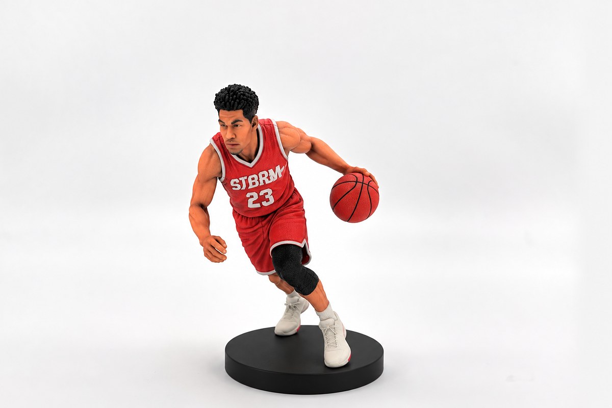 ドリブルするバスケットボール選手のフルカラー3Dフィギュア（実物）